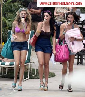Jessica Stroup feet photo thumbnail