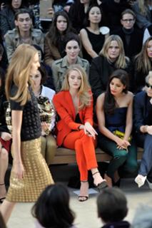 Rosie Huntington-Whiteley feet photo thumbnail