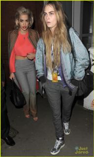 Rita Ora feet photo thumbnail
