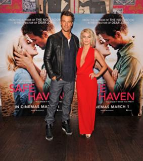 Julianne Hough feet photo thumbnail