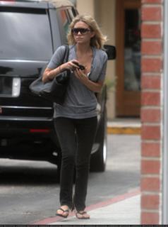 Ashley Olsen feet photo thumbnail