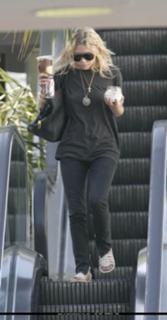 Ashley Olsen feet photo thumbnail