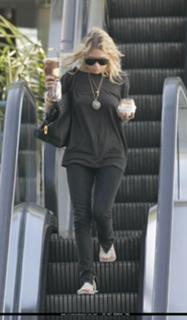 Ashley Olsen feet photo thumbnail