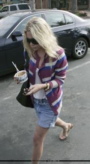 Ashley Olsen feet photo thumbnail