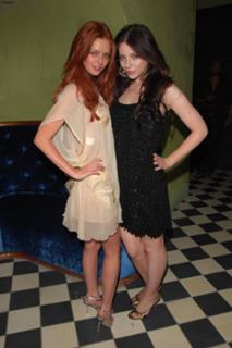 Michelle Trachtenberg feet photo thumbnail