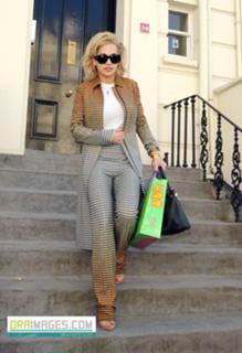 Rita Ora feet photo thumbnail