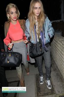Rita Ora feet photo thumbnail