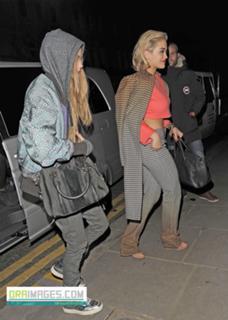 Rita Ora feet photo thumbnail