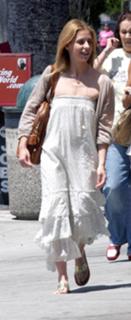 Sarah Michelle Gellar feet photo thumbnail