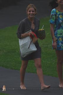 Sarah Michelle Gellar feet photo thumbnail