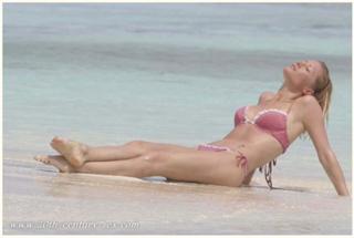 Denise Van Outen feet photo thumbnail