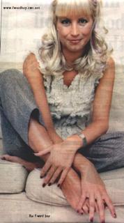 Denise Van Outen feet photo thumbnail