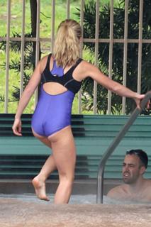 Kendra Wilkinson feet photo thumbnail