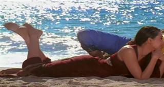 Karisma Kapoor feet photo thumbnail
