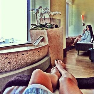 Shay Mitchell feet photo thumbnail