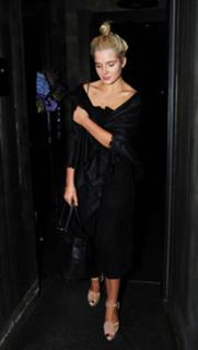 Helen Flanagan feet photo thumbnail
