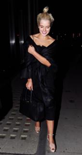 Helen Flanagan feet photo thumbnail