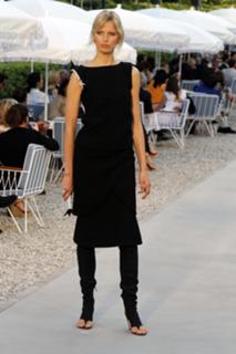 Karolina Kurkova feet photo thumbnail