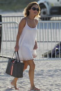 Giada De Laurentiis feet photo thumbnail