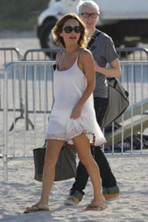 Giada De Laurentiis feet photo thumbnail