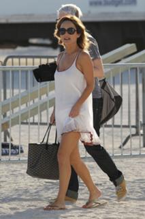 Giada De Laurentiis feet photo thumbnail