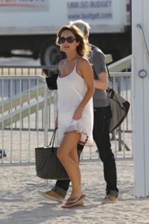 Giada De Laurentiis feet photo thumbnail