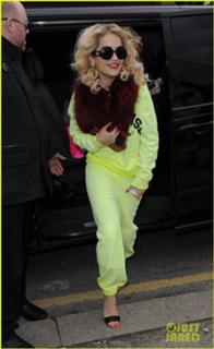 Rita Ora feet photo thumbnail