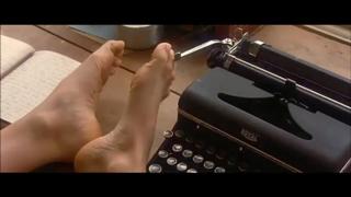 Gwyneth Paltrow feet photo thumbnail
