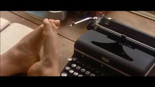 Gwyneth Paltrow feet photo thumbnail