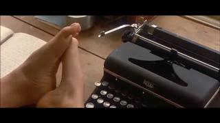 Gwyneth Paltrow feet photo thumbnail