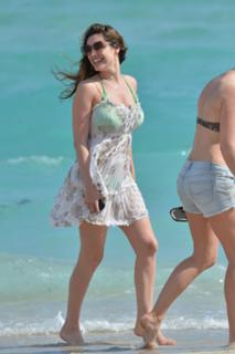 Kelly Brook feet photo thumbnail