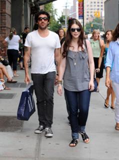 Michelle Trachtenberg feet photo thumbnail