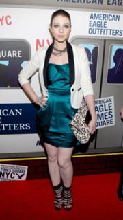 Michelle Trachtenberg feet photo thumbnail