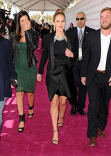 Jennifer Lawrence feet photo thumbnail