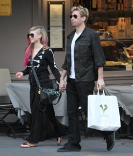 Avril Lavigne feet photo thumbnail
