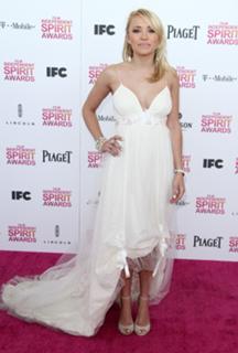 Emily Osment feet photo thumbnail