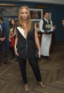 Jennifer Lawrence feet photo thumbnail