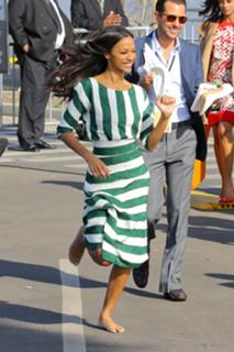 Zoe Saldana feet photo thumbnail