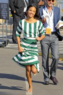 Zoe Saldana feet photo thumbnail