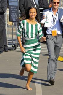 Zoe Saldana feet photo thumbnail