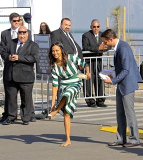 Zoe Saldana feet photo thumbnail