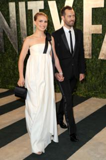 Natalie Portman feet photo thumbnail
