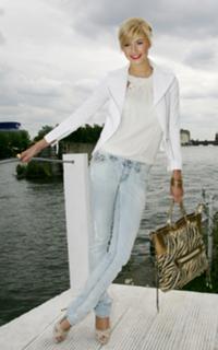 Lena Gercke feet photo thumbnail