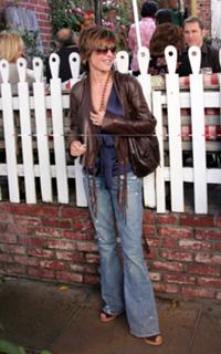 Lisa Rinna feet photo thumbnail