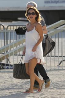 Giada De Laurentiis feet photo thumbnail
