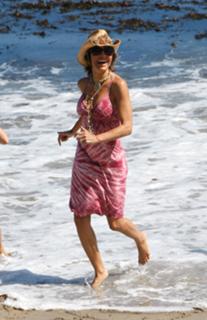 Lisa Rinna feet photo thumbnail