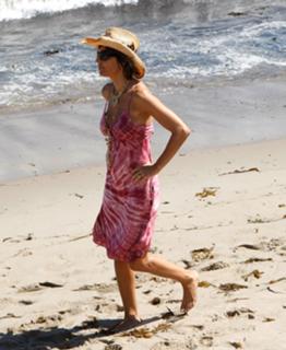 Lisa Rinna feet photo thumbnail
