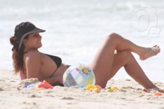 Giovanna Antonelli feet photo thumbnail