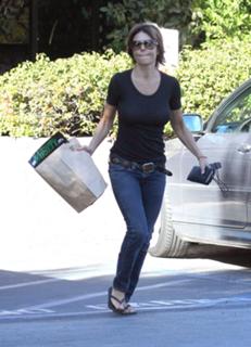 Lisa Rinna feet photo thumbnail