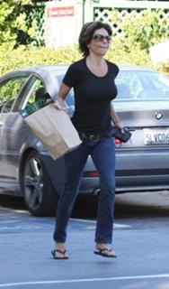 Lisa Rinna feet photo thumbnail